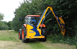 В английското градче Салфорд бяха представени иновативни машини на Bomford Turner за фермерството и за поддръжка на пътища