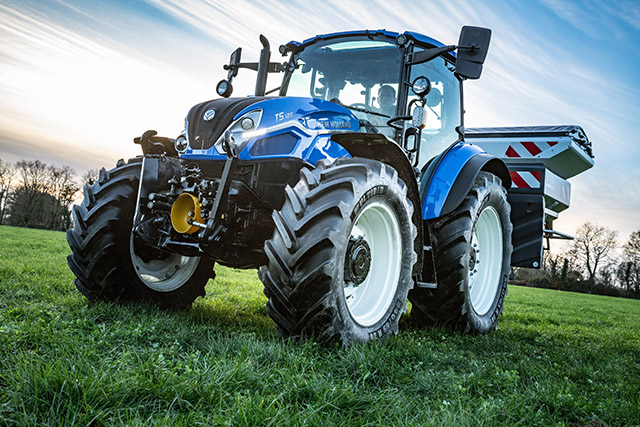 Свеж стил отвън, нови функции вътре: следващото поколение трактор New Holland T5 Dual Command