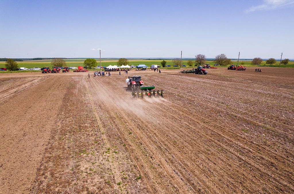 Фирма Corteva Agriscience™ заложи два високоолеинови хибрида Pioneer® на парцели с конвенционални и минимални обработки на почвата